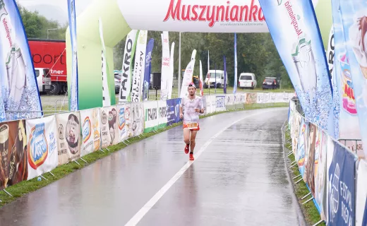 Jest zwycięzca Biegu 7 Dolin na 100 km! Dotarł do mety ze świetnym czasem [WIDEO] - 1